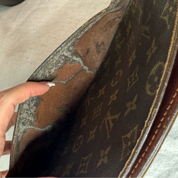 Authentic Louis Vuitton pochette homme